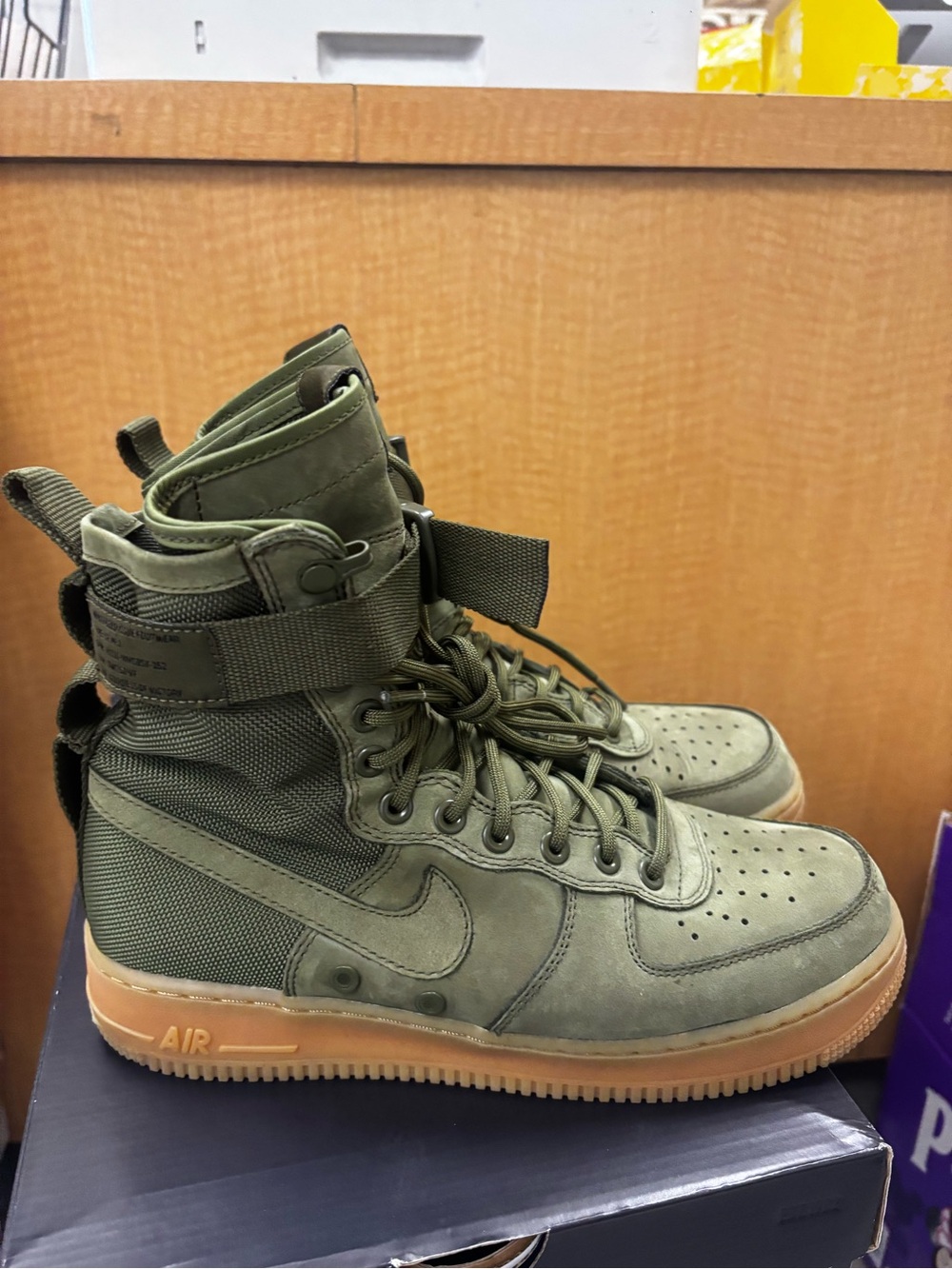 Nike SF Air Force 1 size 8.5 Men’s High-Top Tactical Sneakers in Olive Green - Picture 3 of 4